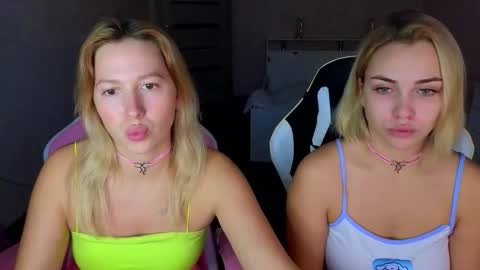 Stefany and Bettany online show from September 25, 3:52 pm