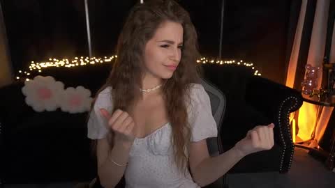 stellahoneywell online show from April 17, 2:19 pm