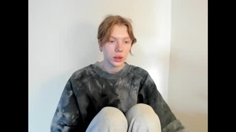 S T E L L A online show from November 18, 8:06 am