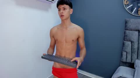 Stephane Rouss online show from November 25, 9:02 pm