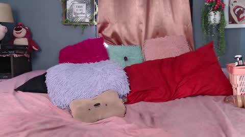 Snapshot of stephanie_golden chatting on December 8, 10:03 pm IG stephani 3333 online show from December 8, 10:03 pm
