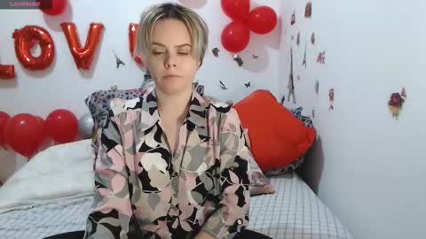 Stephanie   online show from February 27, 11:47 am