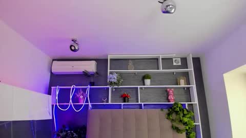 Stephie online show from March 4, 6:32 am