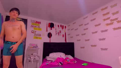 Snapshot of stevenfortaniax chatting on October 5, 4:43 am TANIA-STEVEN online show from October 5, 4:43 am