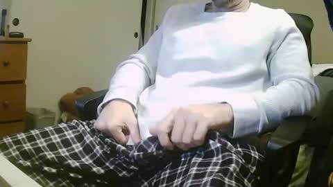 Snapshot of stevo69697 chatting on December 17, 5:51 am Chillguy online show from December 17, 5:51 am