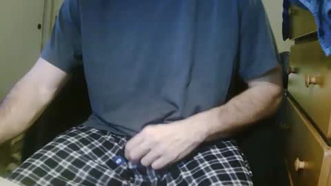 Snapshot of stevo69697 chatting on December 30, 3:25 am Chillguy online show from December 30, 3:25 am