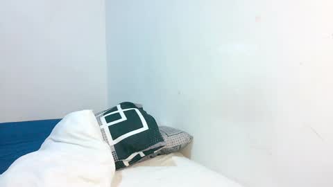 sthefany2512 online show from April 2, 1:02 am