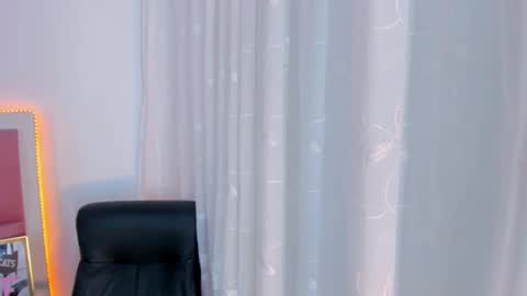 Snapshot of stormihills chatting on March 4, 1:38 pm Sweety Stormi  online show from March 4, 1:38 pm