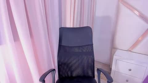 Snapshot of stormihills chatting on October 11, 4:32 pm Sweety Stormi  online show from October 11, 4:32 pm