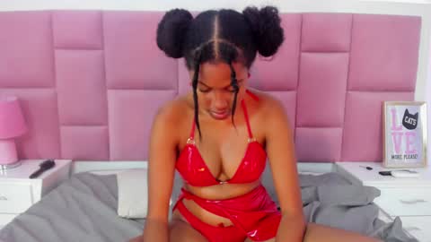 Snapshot of stormihills chatting on February 6, 11:58 pm Sweety Stormi  online show from February 6, 11:58 pm