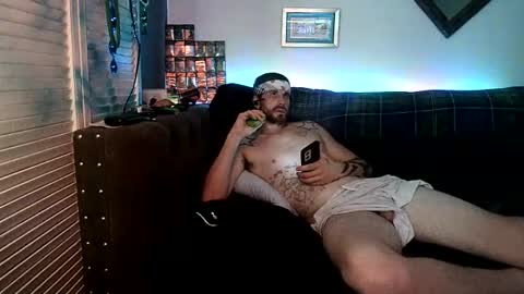 straitpipermann22 online show from April 5, 10:18 pm