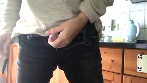 strandedstarfish online show from November 5, 9:33 am