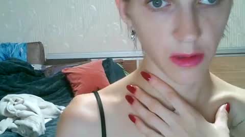 Snapshot of strawberry_storm chatting on October 4, 12:08 am Strawberry Storm online show from October 4, 12:08 am