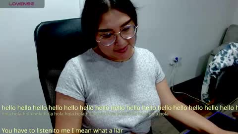 strawlux online show from May 21, 5:30 pm