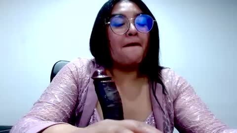 strawlux online show from June 27, 12:33 pm