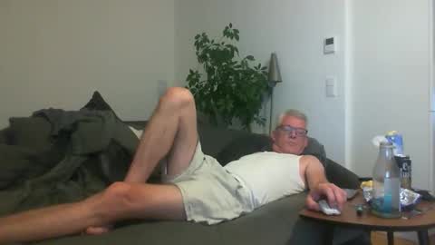 Snapshot of stremic chatting on September 10, 3:18 am stremic online show from September 10, 3:18 am