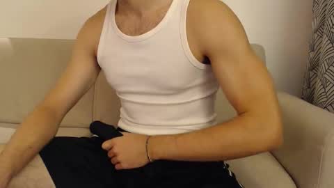 Stud From Paris online show from October 20, 5:29 pm