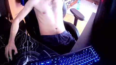 Snapshot of studply7 chatting on December 15, 9:24 am studply7 online show from December 15, 9:24 am