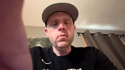 submissivebrett381 online show from April 19, 6:32 pm