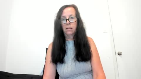 Submissie Peach Goddess online show from June 17, 2:00 pm