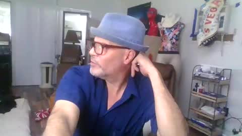 SUCKITU812 online show from February 13, 8:06 am