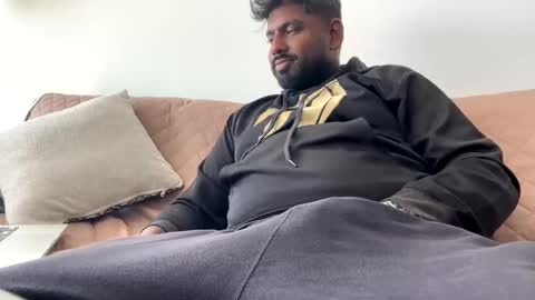 Let me be your knight that saves you online show from October 9, 6:35 pm