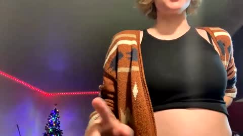 Ophelia online show from December 7, 8:16 am