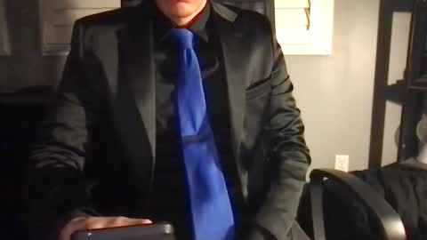 suitfetishez online show from April 3, 5:36 am