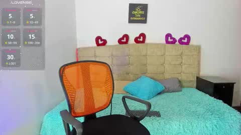 summer_girls01 online show from October 31, 2:39 pm