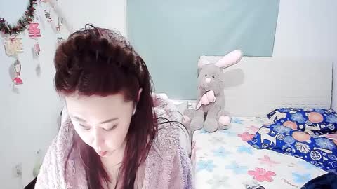 Snapshot of sun_yummy chatting on February 19, 8:12 am Lucis online show from February 19, 8:12 am