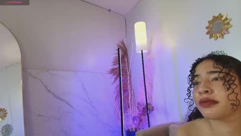 Aillyn Perez online show from October 16, 9:57 pm