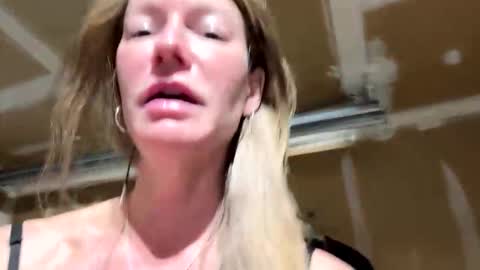 sunnbabe92485 online show from May 28, 6:28 pm