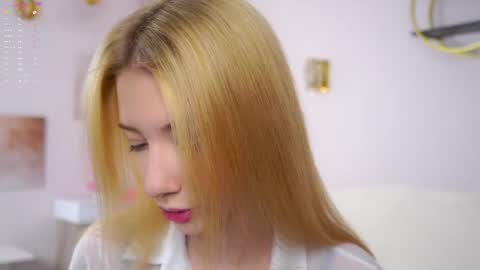 Lily online show from February 10, 2:42 pm