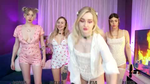 Snapshot of sunnyfia chatting on February 10, 2:19 am Fia  -  TG -  Mia -  Alice -  online show from February 10, 2:19 am
