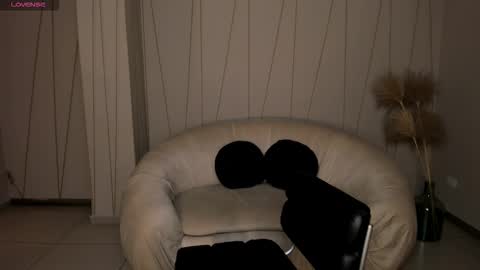 Snapshot of sunnyrivers_ chatting on September 25, 7:10 pm Sunny Rivers online show from September 25, 7:10 pm