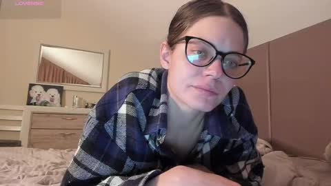 Effie Beautiful girl and Sunsay lucky boy online show from April 12, 4:33 pm