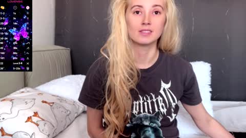 Snapshot of super_peach_stream chatting on January 28, 10:55 am ANNApvt open full info in bio online show from January 28, 10:55 am