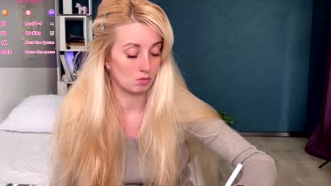 Snapshot of super_peach_stream chatting on October 5, 12:46 pm ANNApvt open full info in bio online show from October 5, 12:46 pm