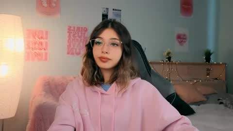 Sara online show from May 3, 1:50 pm