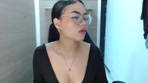 Snapshot of sussan_love01 chatting on February 19, 2:33 pm Susan online show from February 19, 2:33 pm