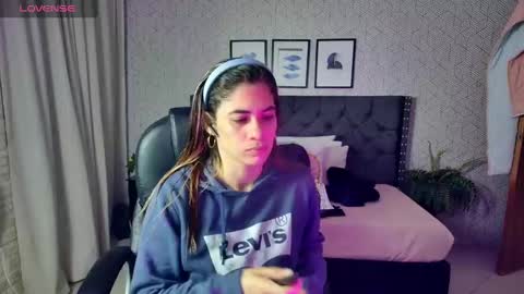   online show from January 4, 12:27 pm