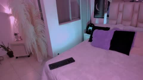 sussy_bell_ online show from June 13, 5:29 am