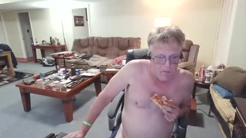 Snapshot of suttond4858 chatting on October 27, 6:13 am suttond4858 online show from October 27, 6:13 am