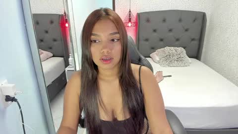 S U Z E T  online show from April 1, 7:11 pm