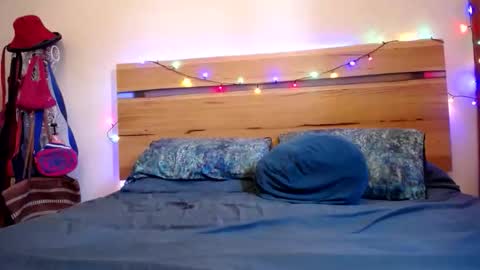 suzie stardust online show from February 11, 12:47 am