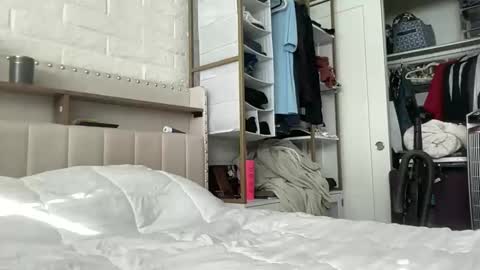 Suzy online show from March 25, 11:44 pm