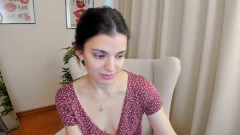 Suzy  next stream  Thursday Friday Saturday online show from February 21, 5:13 am