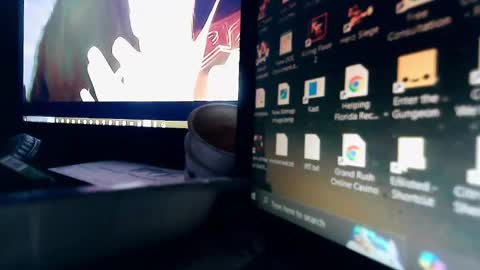 Snapshot of swampwolf chatting on December 24, 6:00 am deprivedepravity online show from December 24, 6:00 am