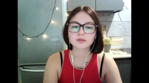 Bella dont forget thumbs up online show from December 14, 11:05 am