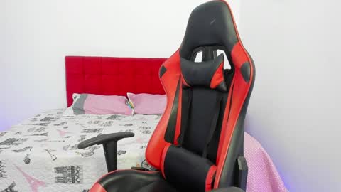 sweet_coral_ online show from April 3, 8:54 am